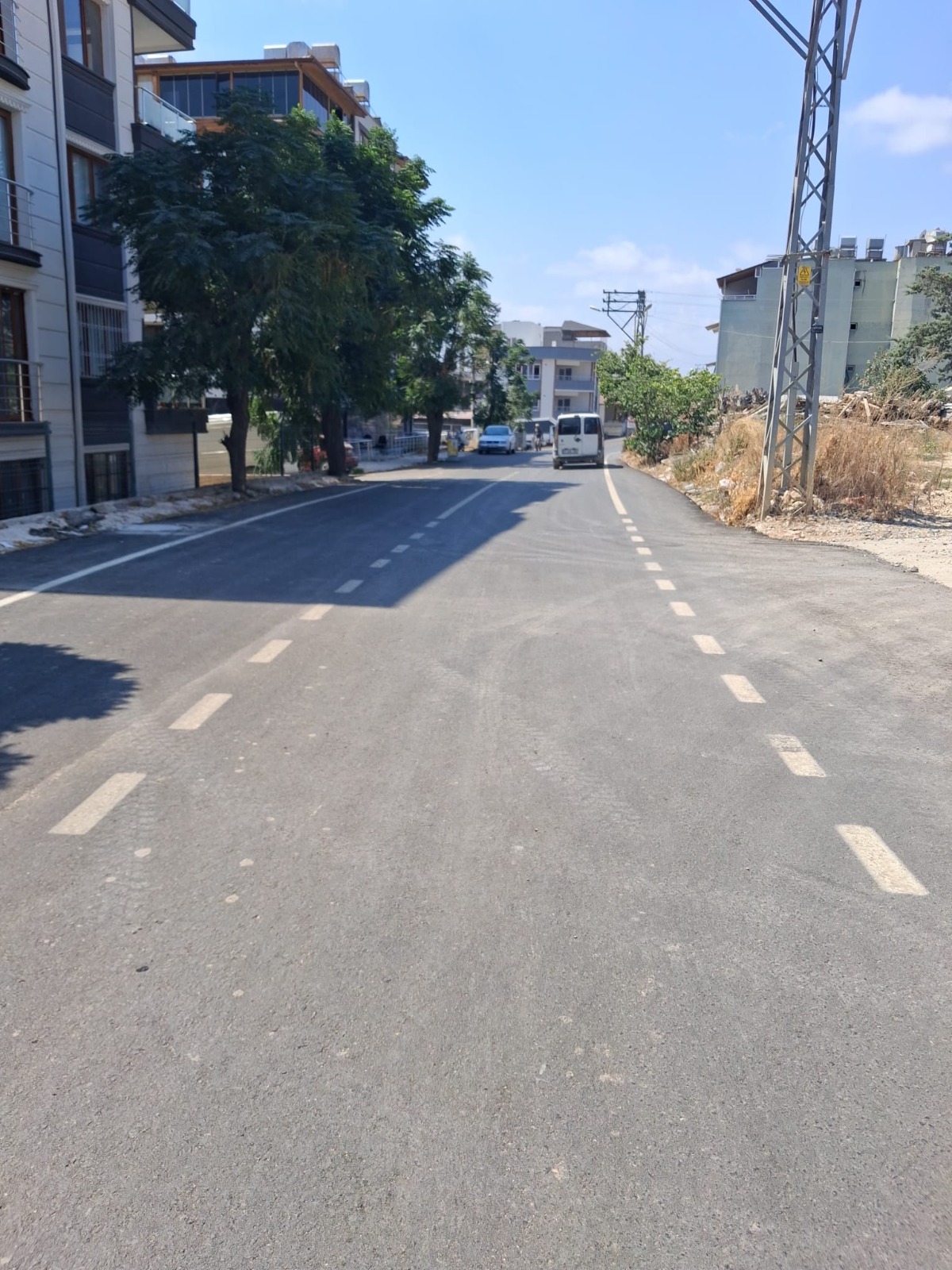 Hatay’ın Defne ilçesine bağlı Akdeniz Mahallesi’nde yürütülen asfaltlama çalışmaları tamamlandı.