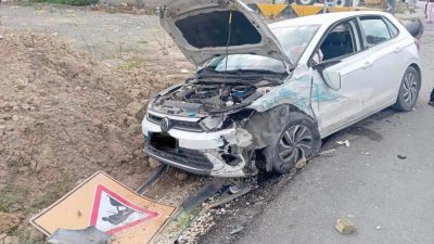 Hatay’ın Samandağ ilçesinde iki otomobilin çarpışması sonucu meydana gelen trafik