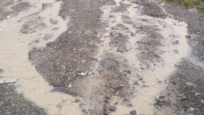 Samandağ’ın Mızraklı Mahallesi’nde yaşayan vatandaşlar; yol, su, elektrik ve kanalizasyon