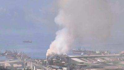 İskenderun ve Payas’taki sanayi tesislerinin bacalarından yükselen yoğun dumanlar yeniden