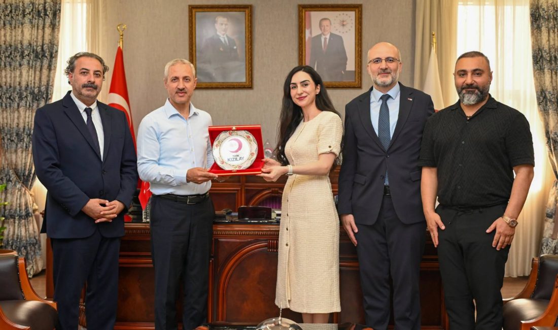 Türk Kızılayı heyeti, üniversite personelinin yardım çalışmalarına ve özellikle Filistin’e