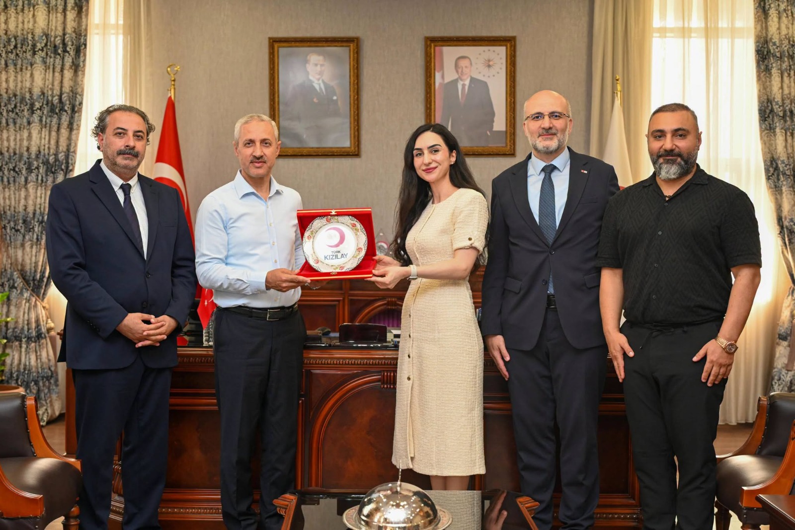 Türk Kızılayı heyeti, üniversite personelinin yardım çalışmalarına ve özellikle Filistin’e