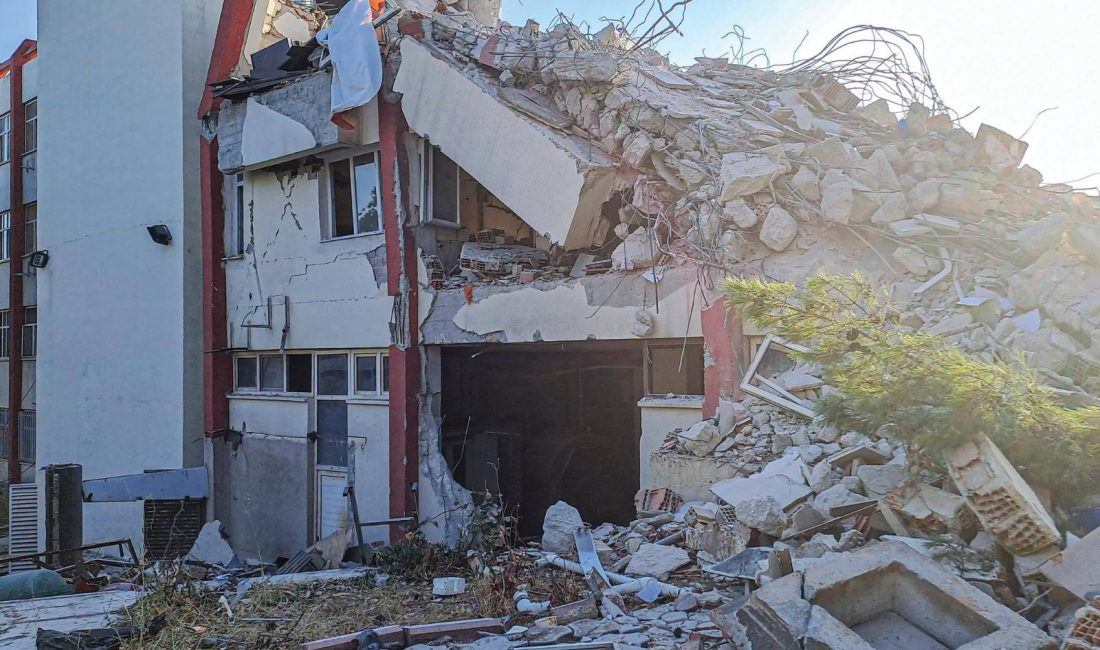 6 Şubat depremlerinde ağır hasar alarak yıkılan Antakya Meslek Yüksekokulu,