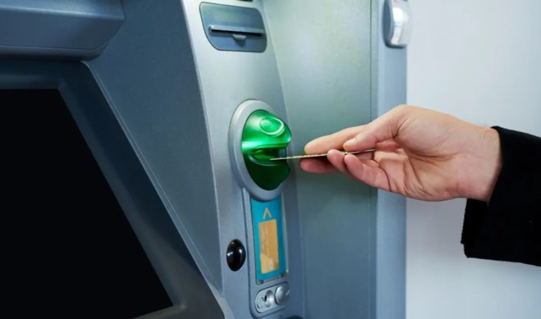 Bankaların ATM’lerde uygulamaya başladığı yeni para dağıtım sistemi, nakit çekmek