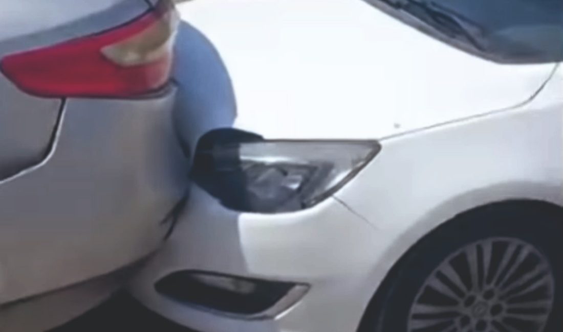 Hatay’ın Antakya ilçesinde 4 aracın karıştığı zincirleme trafik kazası meydana