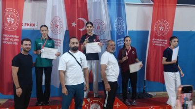 Antakya Belediyespor adına Türkiye Karate Şampiyonası’na katılan dört sporcu; birincilik,