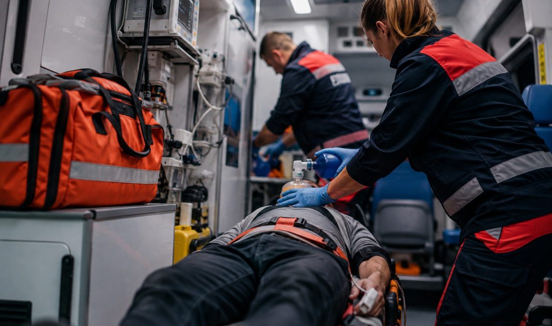 Sağlık Bakanlığı, ambulanslarda görev yapan acil tıp teknisyenleri ve paramediklerin