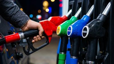 Akaryakıt fiyatlarında hareketlilik yaşanıyor. Uluslararası petrol fiyatlarındaki gerilemenin ardından motorin