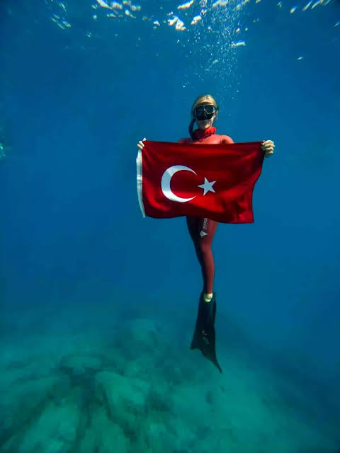 Milli sporcu ve dünya rekortmeni Şahika Ercümen, Hatay’ın Yayladağı ilçesinde