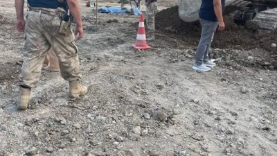Hatay’ın Erzin ilçesinde tren yolu yapım çalışmalarının sürdüğü şantiyede meydana