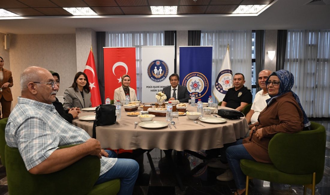 
Hatay İl Emniyet Müdürü Rüştü Yılmaz ve Polis Eşleri Derneği
