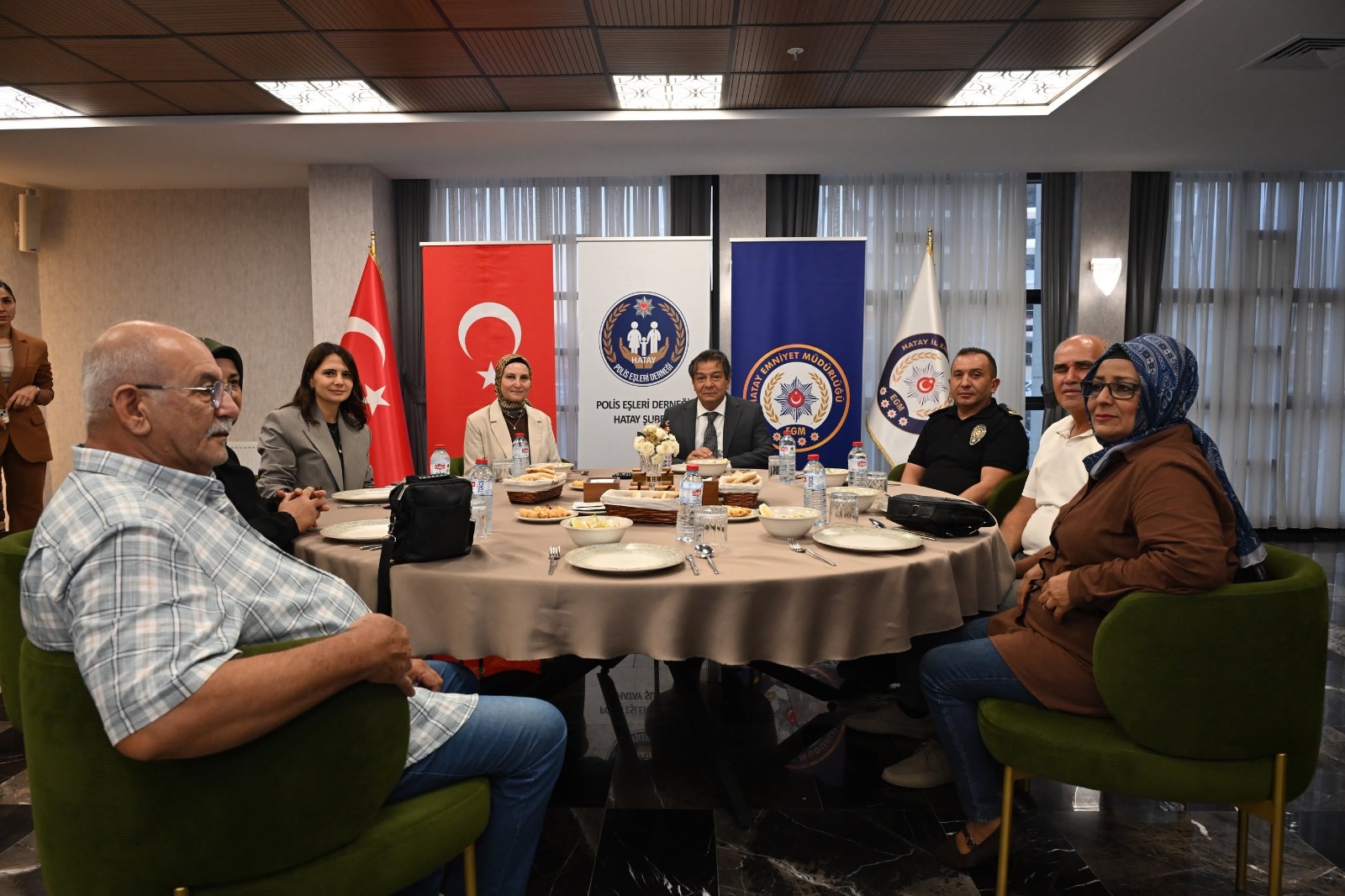 
Hatay İl Emniyet Müdürü Rüştü Yılmaz ve Polis Eşleri Derneği