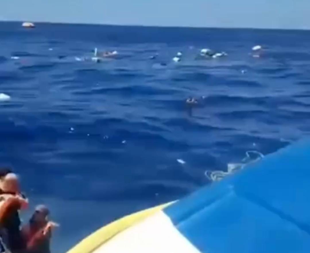 Girne’den Mersin’in Taşucu Limanı’na hareket eden ve dev dalgalar nedeniyle