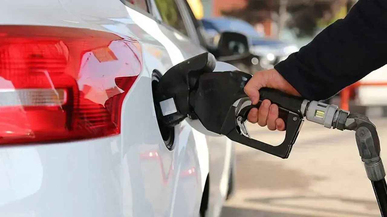 Motorine yarın sabahtan itibaren 3,60 TL zam yapılması bekleniyor. Benzin