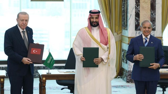 Türkiye, Pakistan ve Suudi Arabistan arasında imzalanan Mekke Ortak Savunma