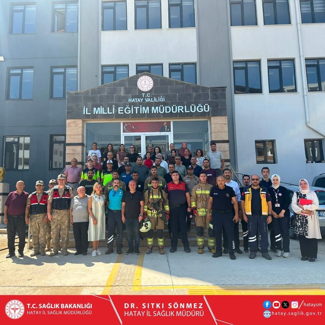 Antakya’da sağlık ve eğitim personeline ilk yardım, yaralı taşıma ve