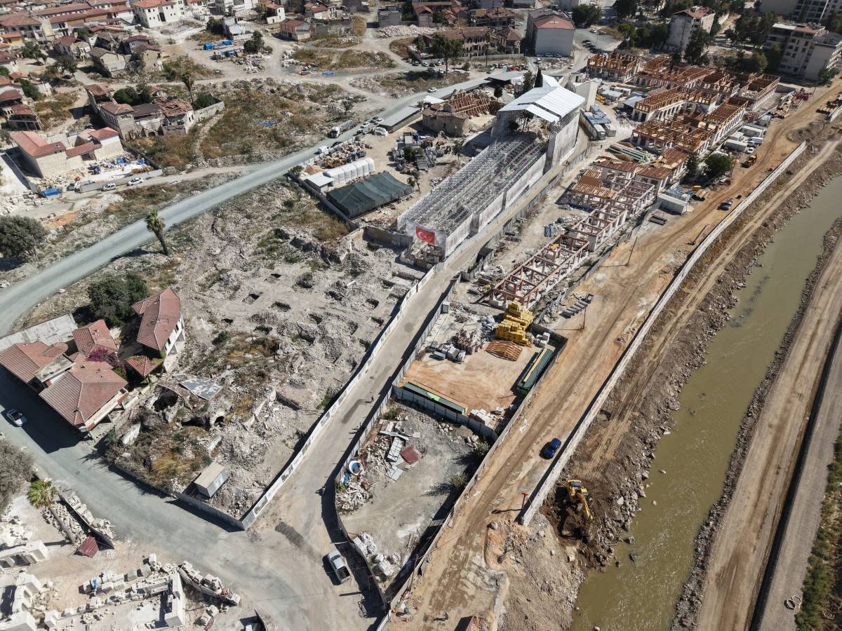 Antakya’da 6 Şubat depremlerinde büyük yıkıma uğrayan Saray Caddesi’nin güncel