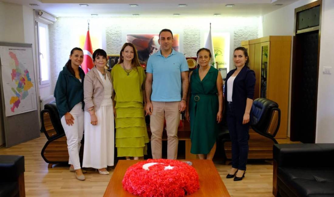 Defne ilçesindeki kadın kooperatiflerde aktif görev üstlenen kadınlar toplu halde