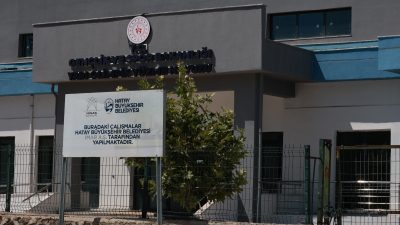 Hatay Büyükşehir Belediyesi (HBB), kent genelinde spor altyapısını güçlendirmeye yönelik