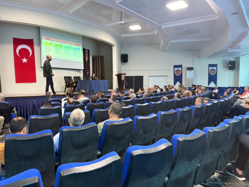 Hatay’ın Antakya ve Defne ilçelerinde görev yapan okul müdürlerine, kadına