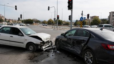 WhatsApp ihbar hattımıza ulaşan bir vatandaş, Samandağ yolu üzerindeki kavşaklarda