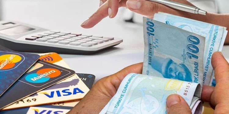 Türkiye’de artan yaşam maliyetleri, yurttaşların kredi ve kredi kartlarına daha
