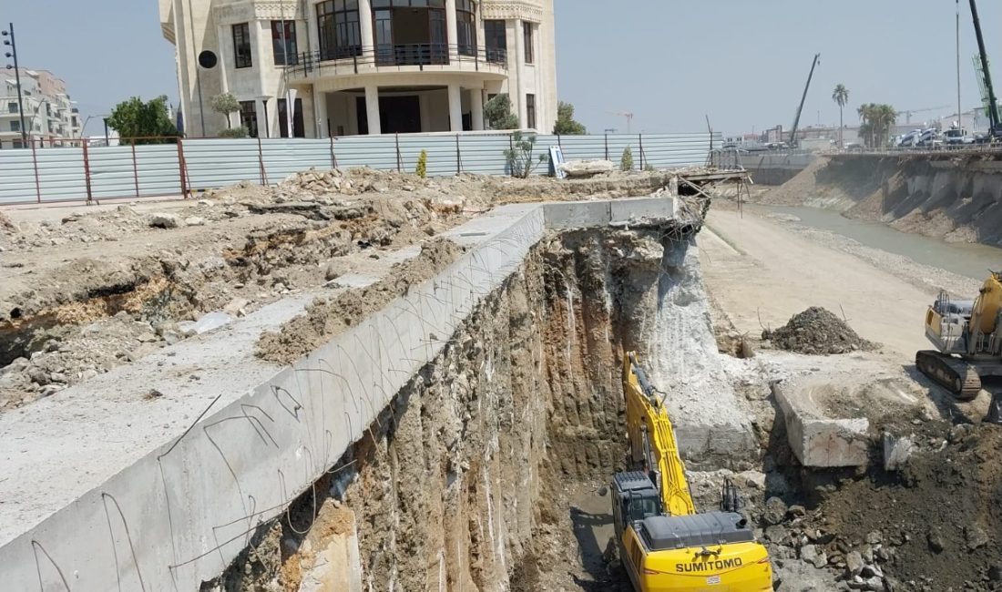 Antakya’nın önemli ulaşım noktalarından Ata Köprüsü’nde yıkım ve yeniden yapım