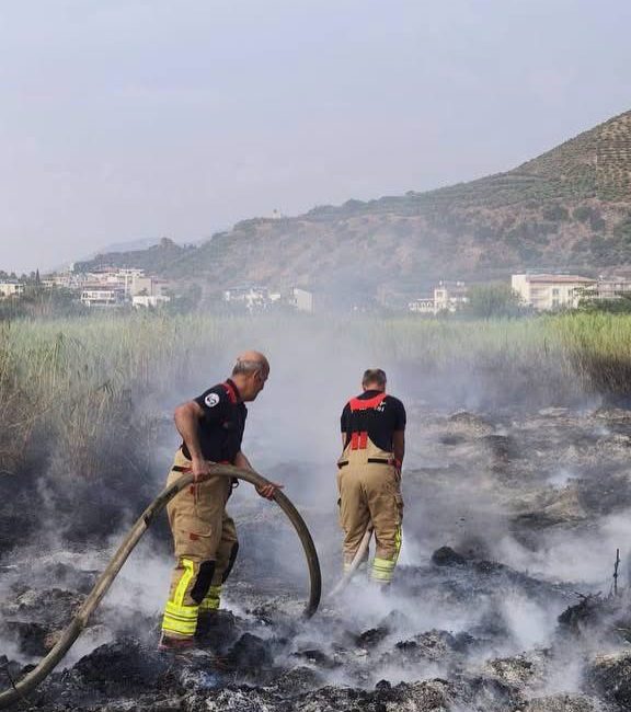 Hatay’ın Antakya ve Samandağ ilçelerinde meydana gelen iki ayrı yangın,