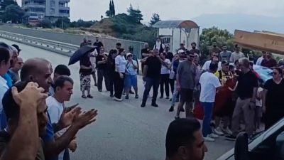 Samandağ’ın Karaçay Mahallesi’nde yapılması planlanan beton santraline karşı çıkan vatandaşlar,