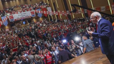 
BirGün’den Ebru Çelik’in haberine göre, CHP’nin İstanbul Sarıyer’de düzenlediği üye
