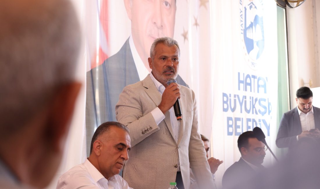 Hatay Büyükşehir Belediye Başkanı Mehmet Öntürk, Altınözü’nde muhtarlarla bir araya