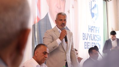 Hatay Büyükşehir Belediye Başkanı Mehmet Öntürk, Altınözü’nde muhtarlarla bir araya