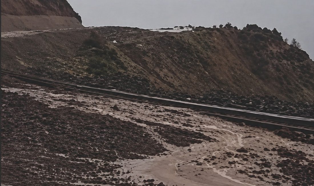 Hatay’ın Samandağ ilçesinde etkili olan şiddetli yağışlar, ulaşımı da olumsuz