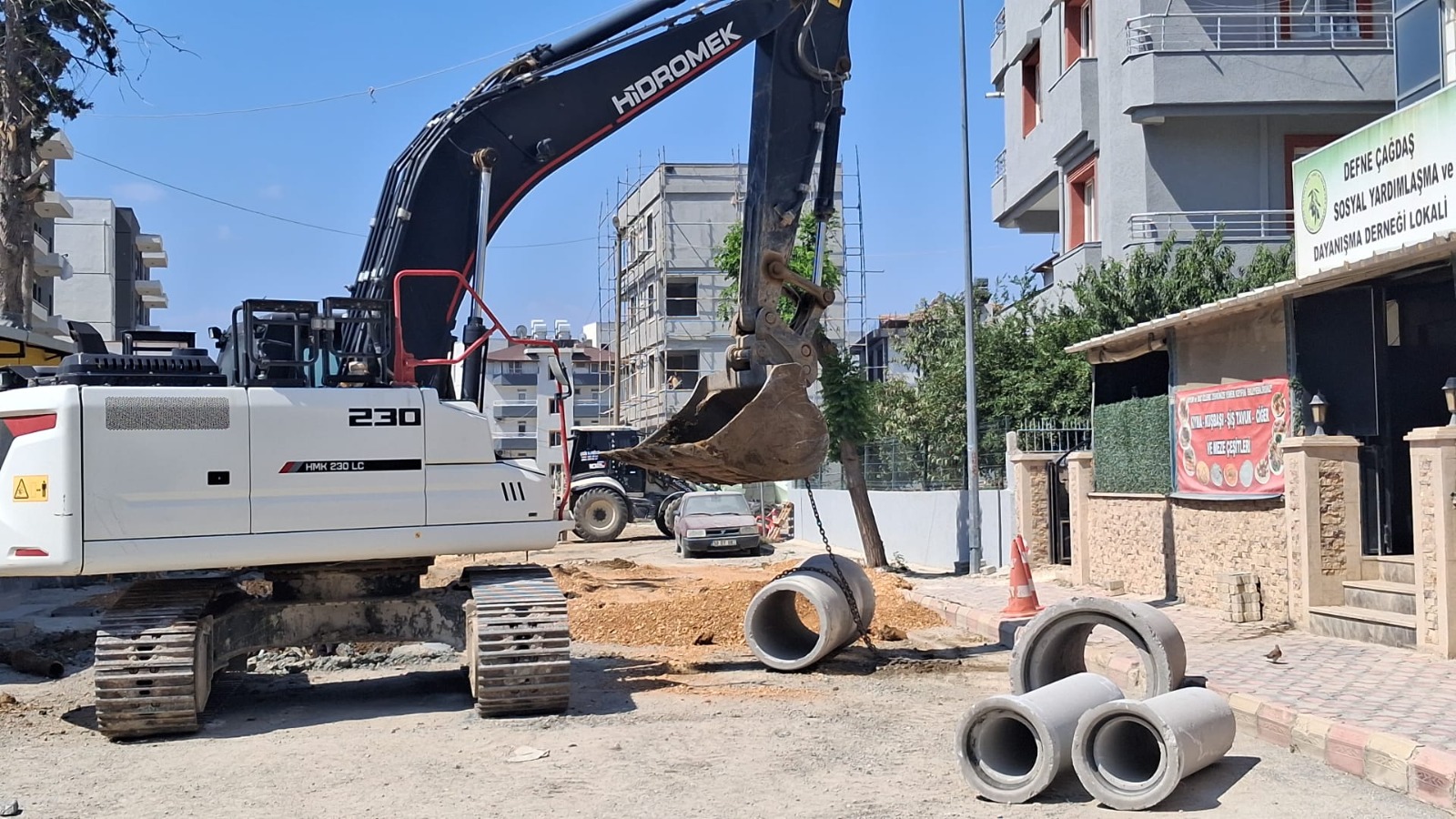 Armutlu Mahallesi’nde yağmur suyu ve kanalizasyon hatlarını yenilemek için başlatılan