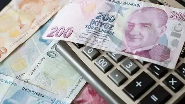 Ağustos 2026’da emekli promosyonları yeniden gündemde. Bankaların kampanyalarında toplam avantaj