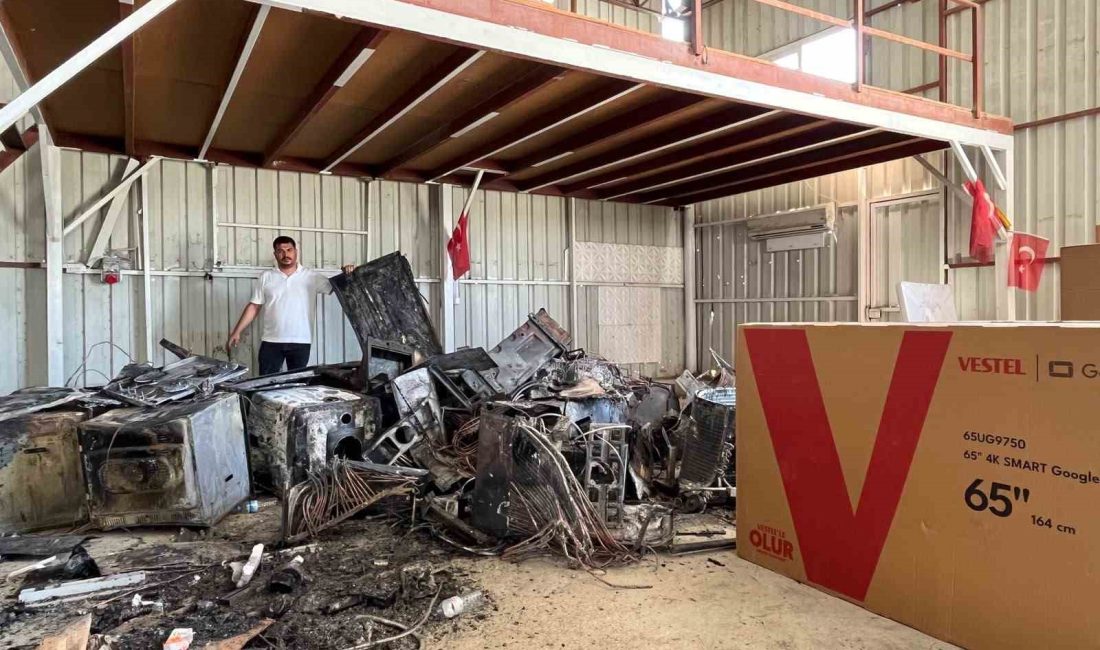 Antakya’da bir yetkili servisin önünde bekleyen yaklaşık 60 beyaz eşya