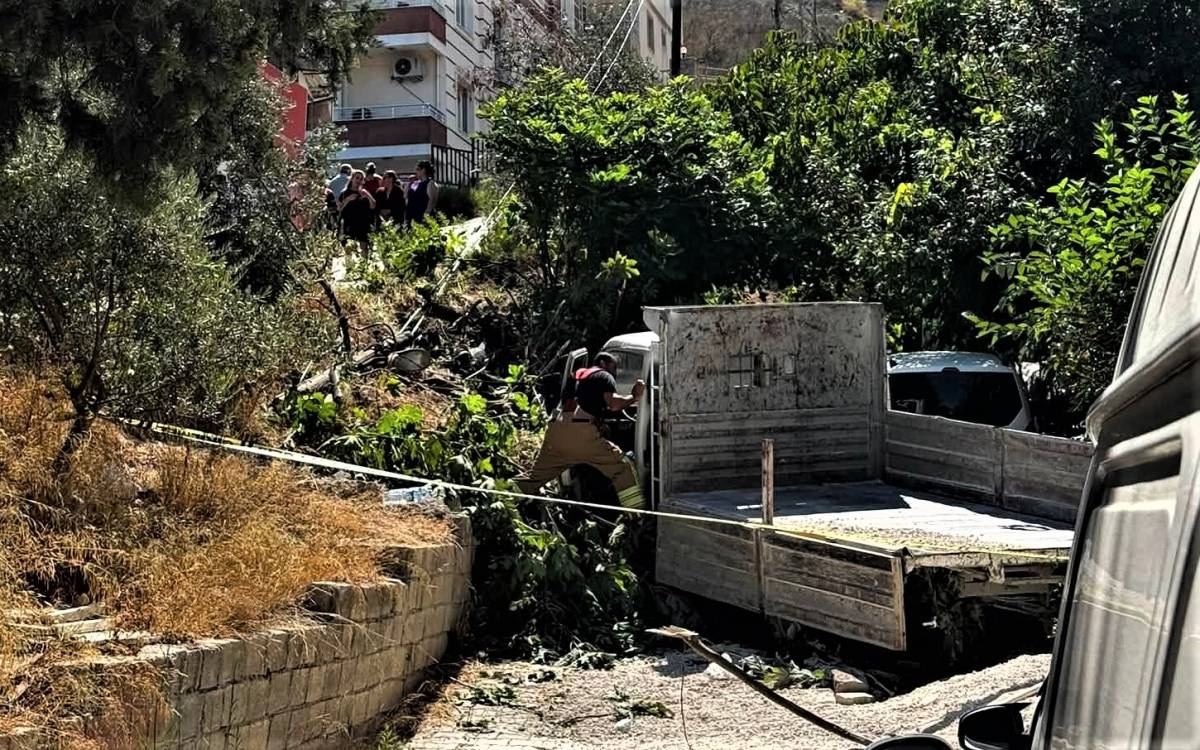 Hatay'ın Defne ilçesinde meydana gelen trajik kazada, yokuşu çıkamayarak geri