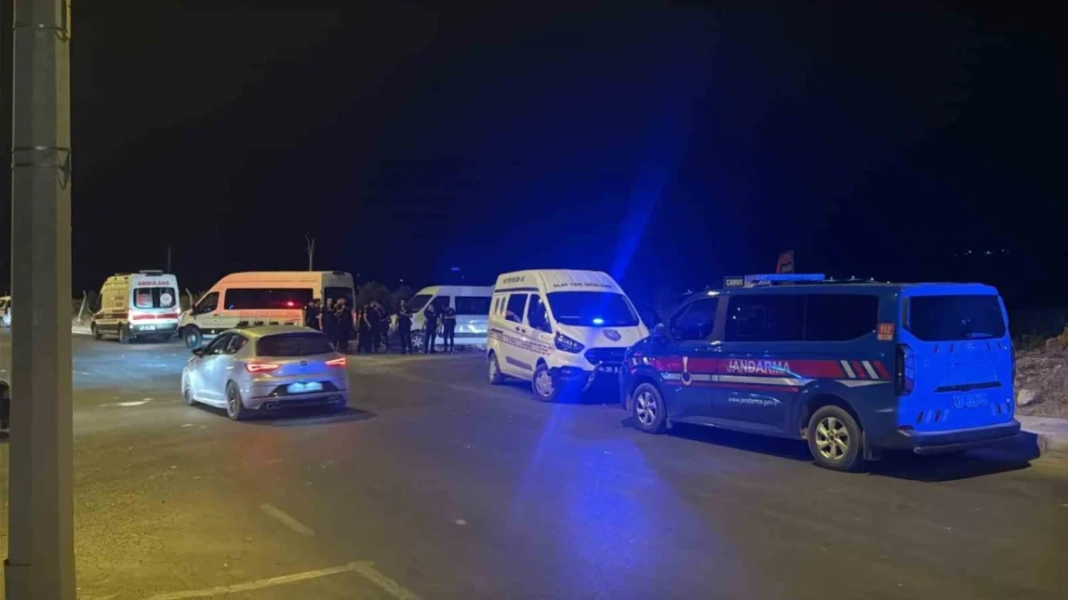 Reyhanlı’da düğün konvoyu sırasında çıkan tartışma, ailelerin de karışmasıyla taşlı,