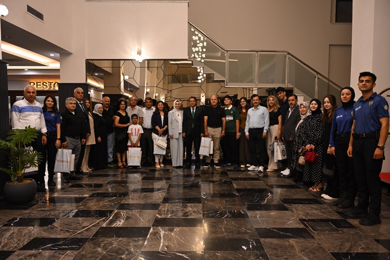 Hatay İl Emniyet Müdürlüğünde yaş haddinden emekliye ayrılan 9 personel,