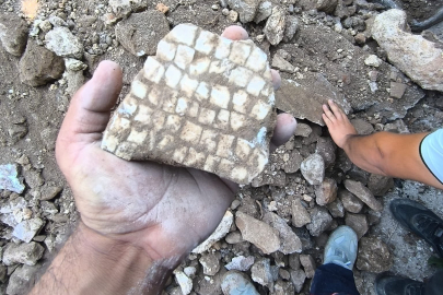 Hatay’ın Reyhanlı ilçesinde yürütülen altyapı çalışmaları sırasında yerin yaklaşık 1,5