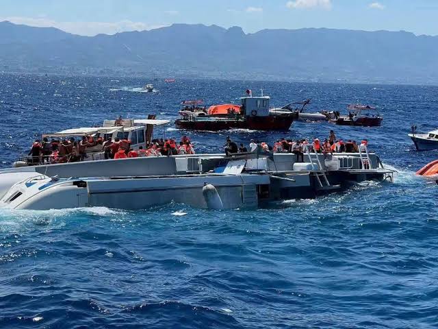 Girne açıklarında alabora olarak çok sayıda kişinin ölümüne ve kaybolmasına