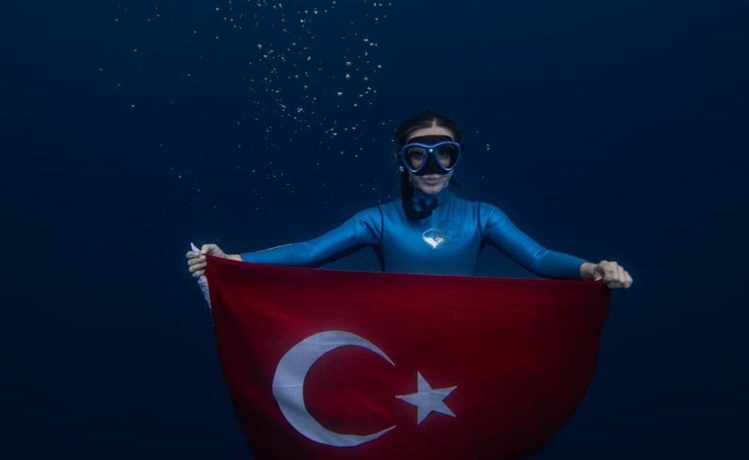 Dünya rekortmeni milli sporcu Şahika Ercümen, 30 Ağustos Zafer Bayramı’nın