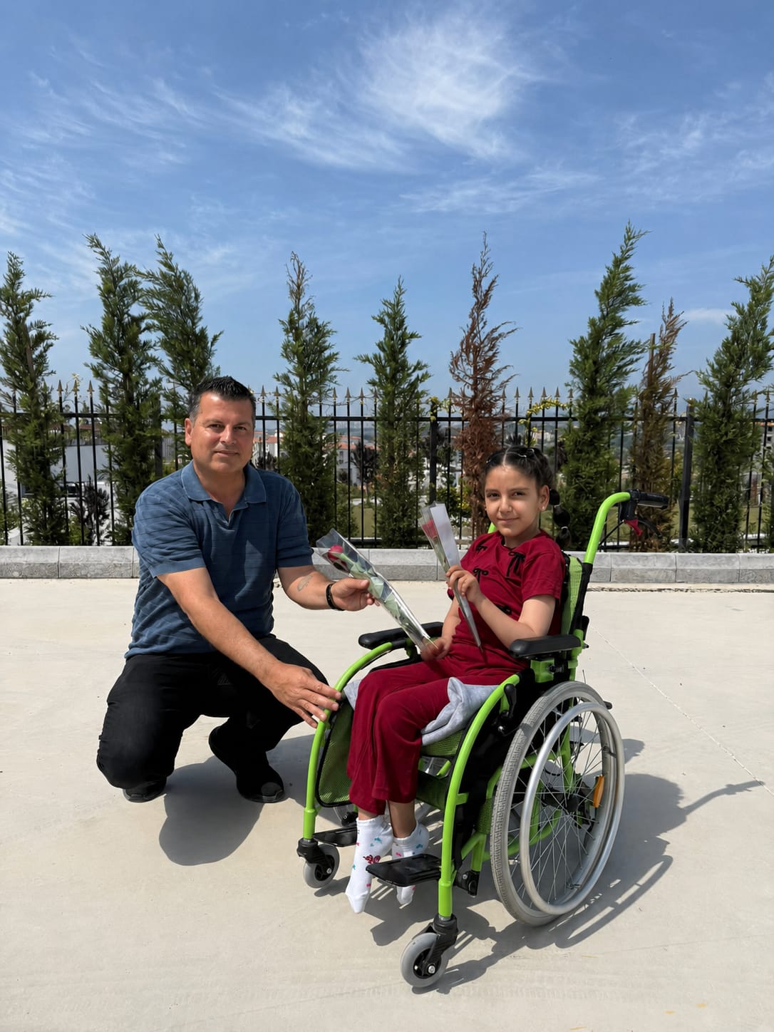 İş insanı Ayhan Kara, SMA hastası Yasmin Akan’ın valilik izinli