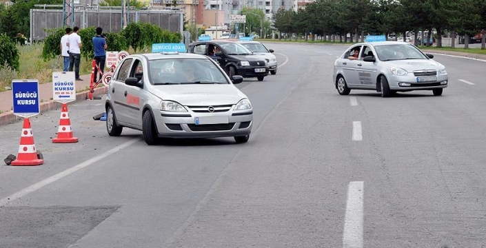 Milli Eğitim Bakanlığı (MEB), sürücü belgesi almak isteyen adayları ilgilendiren