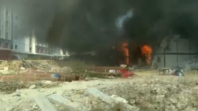 Turunçlu Mahallesi’ndeki bir şantiyede bulunan konteynerlerde çıkan yangın, işçiler ve