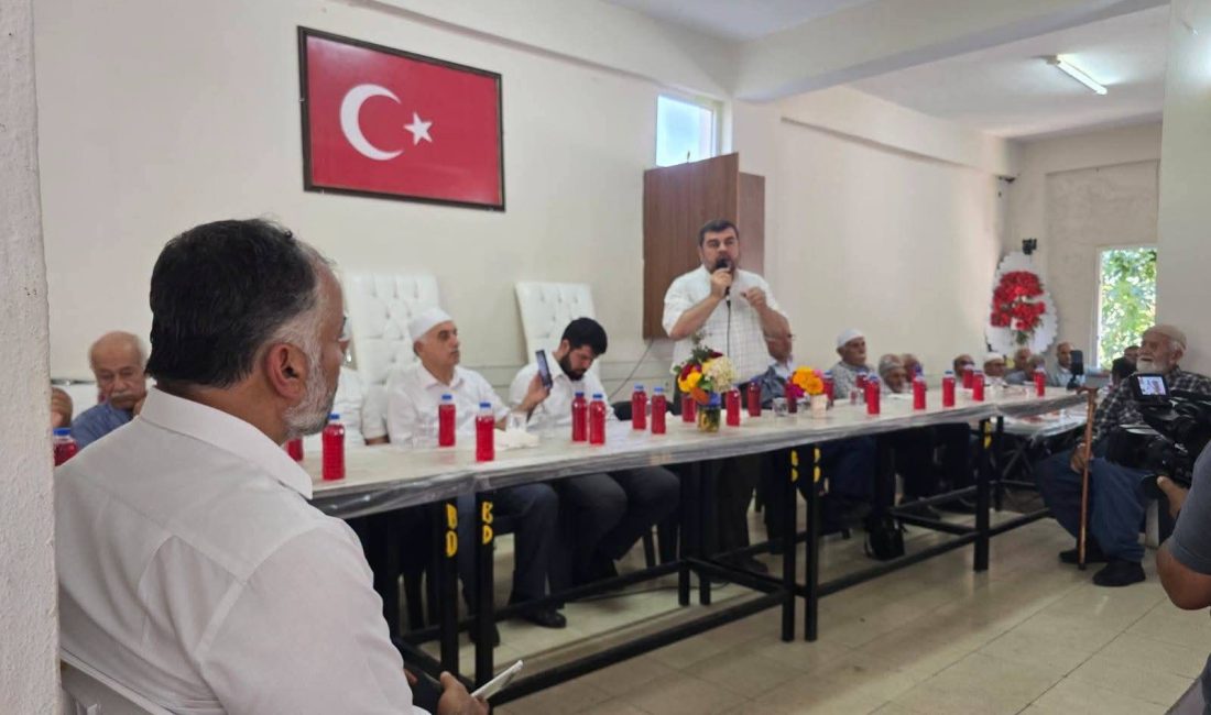 Yayladağı’nın Bezge Mahallesi’nde imece usulüyle düzenlenen geleneksel köy hayrında yaklaşık
