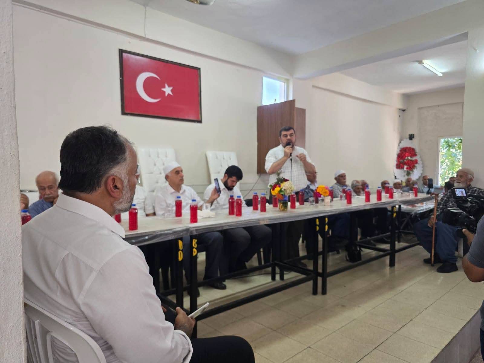 Yayladağı’nın Bezge Mahallesi’nde imece usulüyle düzenlenen geleneksel köy hayrında yaklaşık