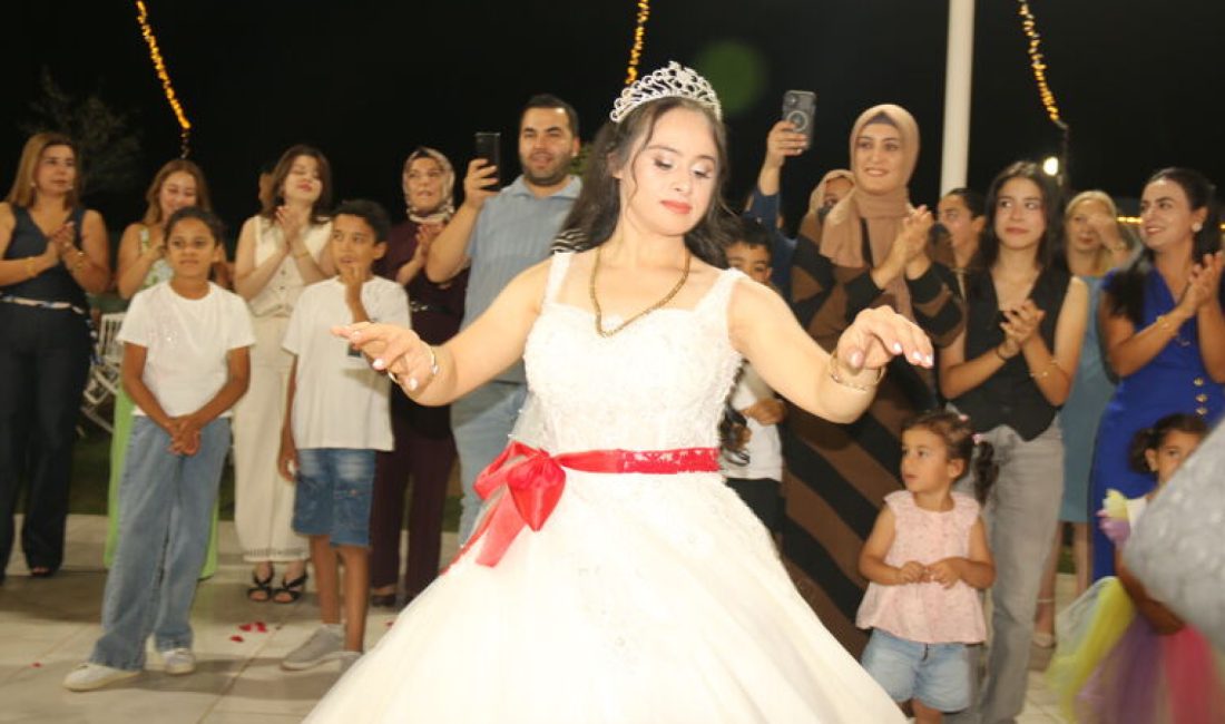 Hatay’ın Kırıkhan ilçesinde 29 yaşındaki Down sendromlu Pınar Aksoy’un gelinlik