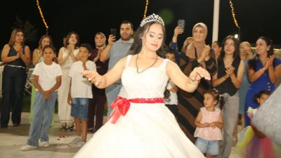 Hatay’ın Kırıkhan ilçesinde 29 yaşındaki Down sendromlu Pınar Aksoy’un gelinlik