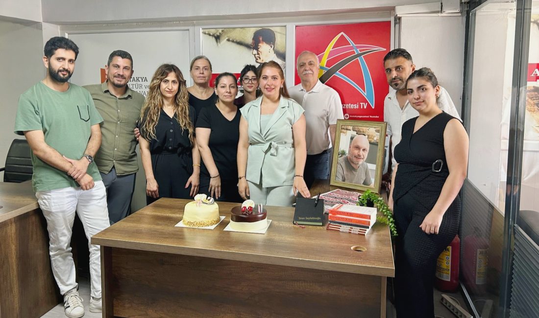Antakya Toplumcu Halk Gazetesi’nin, gazetenin 60. kuruluş yıl dönümünü pasta